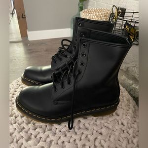 dr martins combat boots
